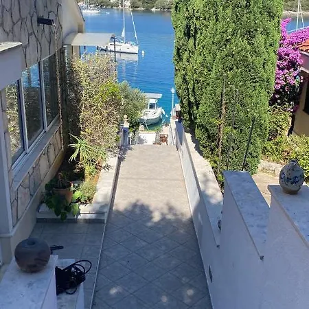 Apartment Seafront Kuca Banja *