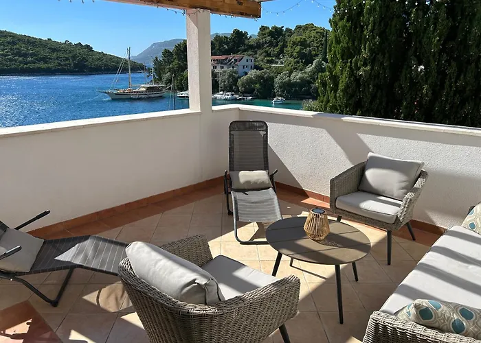 Seafront Kuca Banja *